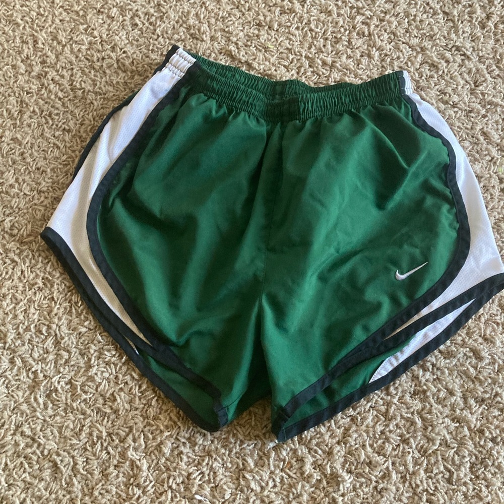 Nike women’s extra small shorts green dry fit
